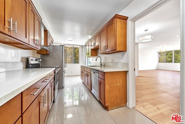 Building Photo - 9221 Charleville Blvd