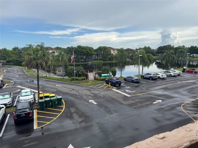 Building Photo - 250 Jacaranda Dr