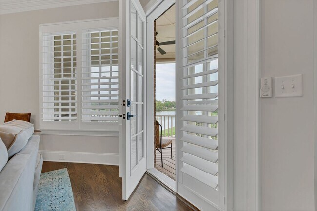 Building Photo - Rent Unfurnished or Fully Furnished - 4 Be...