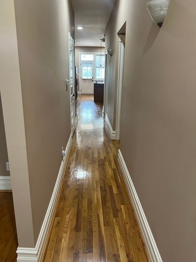 Building Photo - 2 Bedroom Condo in Shaw Available to Rent