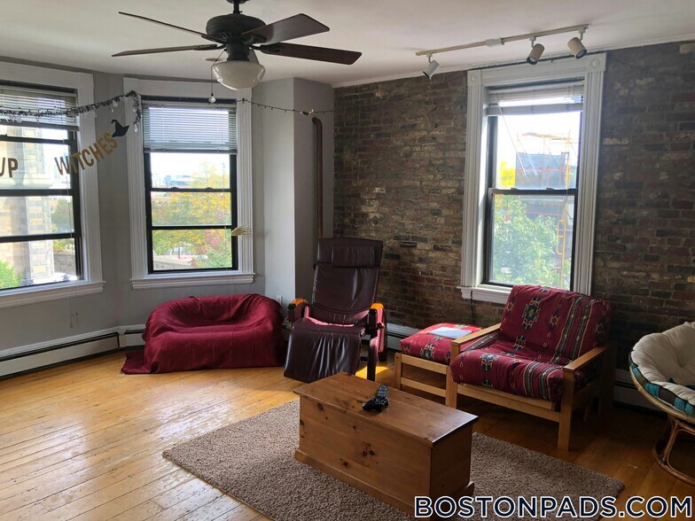 Building Photo - 1538 Tremont St