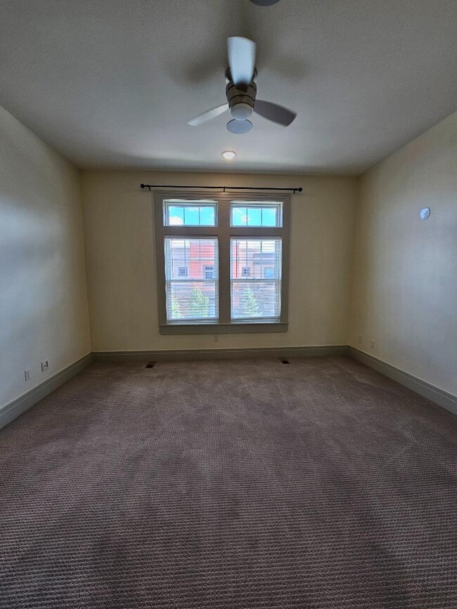 Building Photo - 876 S Lincoln Ave