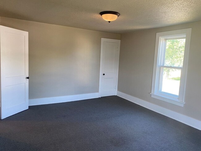 Building Photo - Stylishly Renovated Charming Home on 215 7...