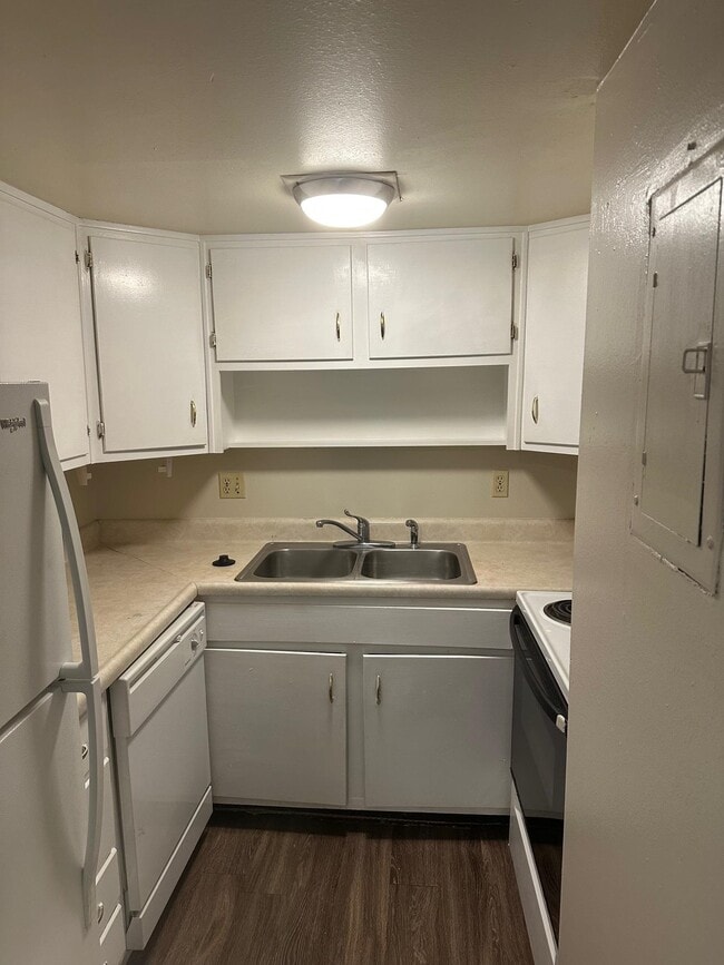 Building Photo - 2304 Columbia Ct