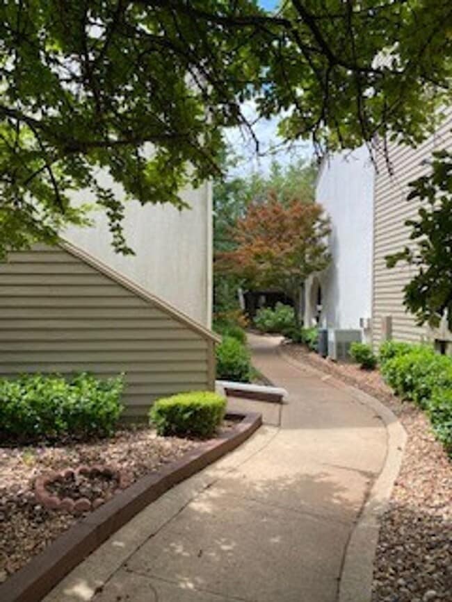 Building Photo - 2-Bedroom Condo for Rent in Stratford Condos + Gated Community with Pool!