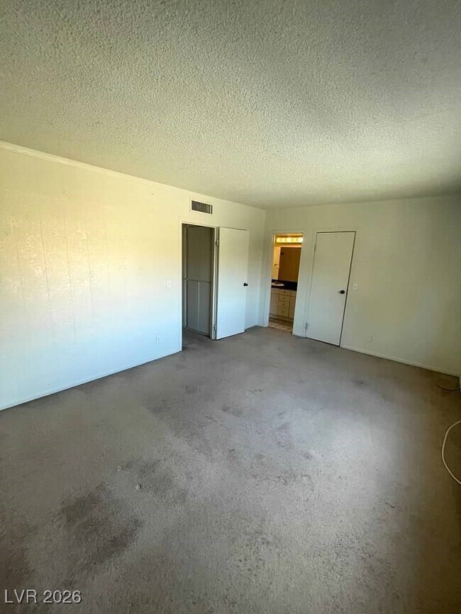 Building Photo - 241 Misty Isle Ln