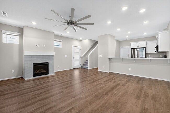 Building Photo - $500 gift card with lease signed by 10/1/25