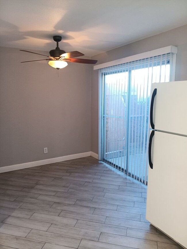 Building Photo - ADORABLE 1 BED/1 BATH/ 1 CAR