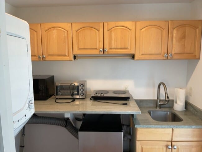 Building Photo - Large 2nd Floor Studio in Quiet Sandwich (Forestdale) Neighborhood