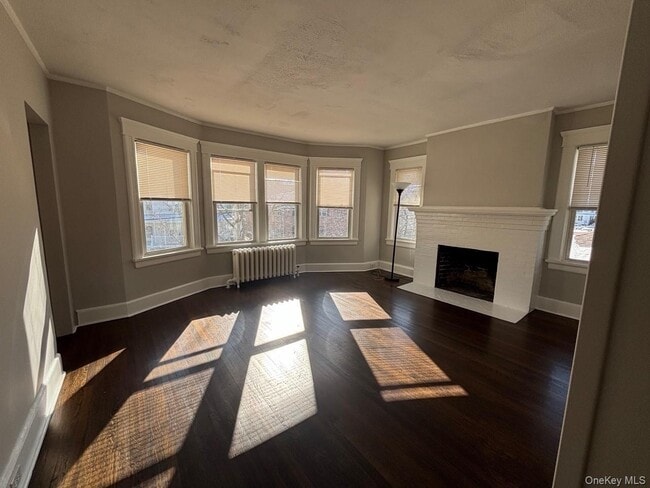 Building Photo - 52 Hoyt St