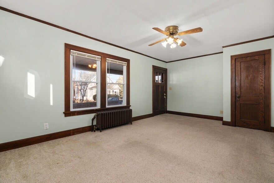 Living Room - 21 Farwell St