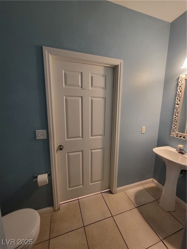 Building Photo - 8765 Villa Alex Ave