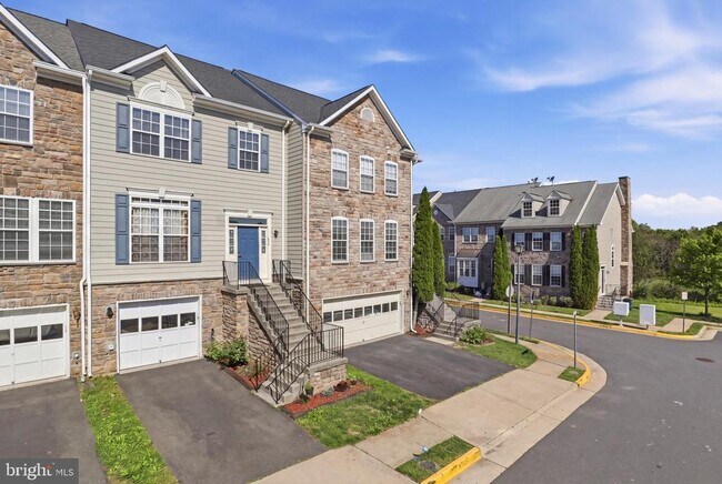 Building Photo - 915 Buttonwood Terrace NE