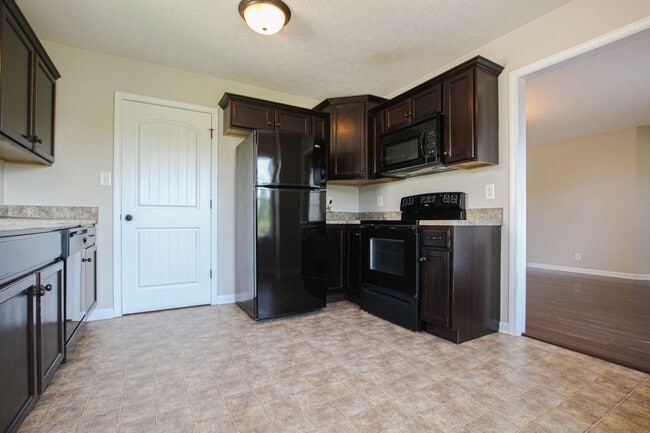 Building Photo - Three Bedroom in Autumn Creek!