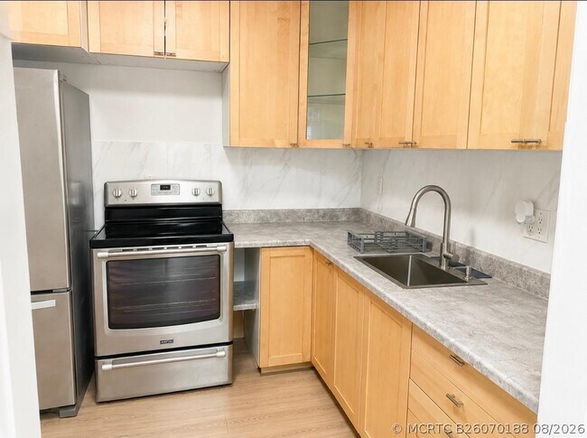 Building Photo - 2851 Somerset Dr