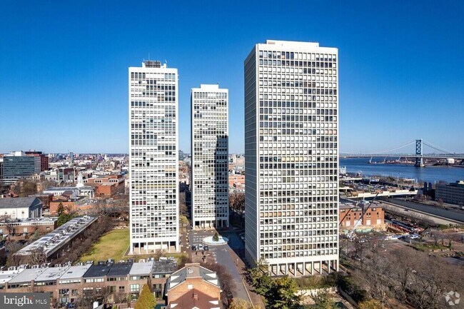 Building Photo - 200 Locust St