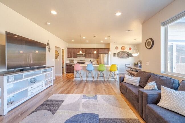 Building Photo - Stunning 3 Bed 2.5 Bath Home in Harvest Village