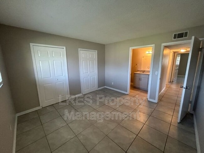 Building Photo - 605 Northlake Blvd