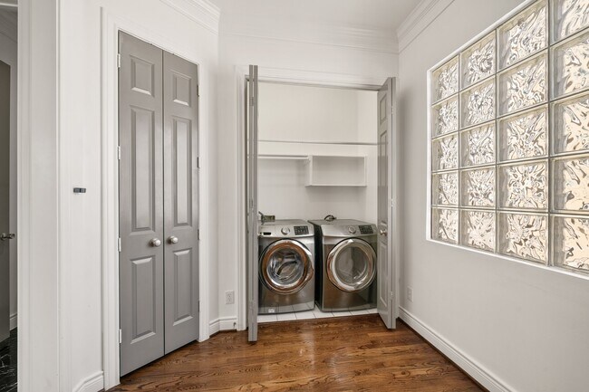 Building Photo - 1902 Greenwich Pl Dr