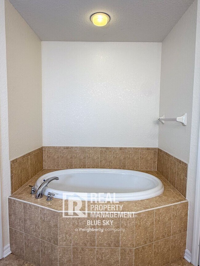 Building Photo - 12336 Jaybird Rd