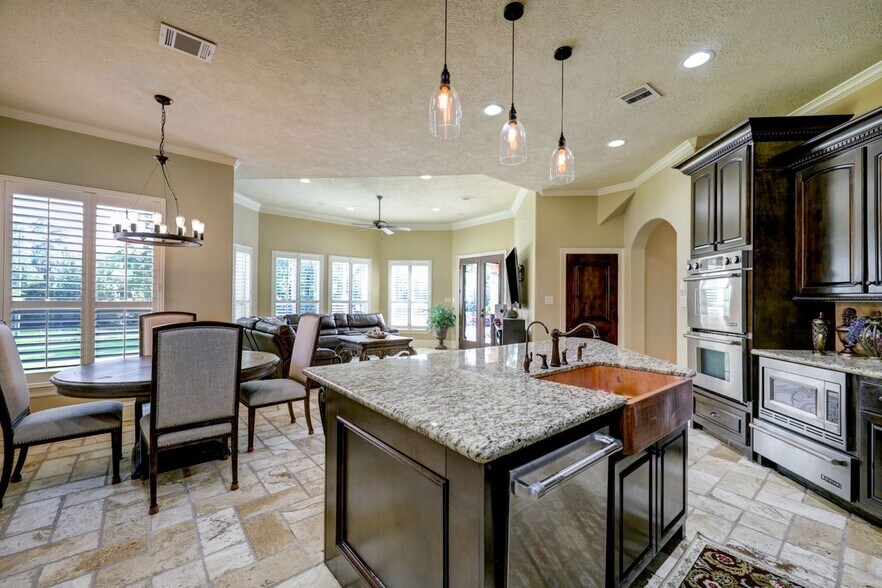 Building Photo - 4434 Chateau Creek Way