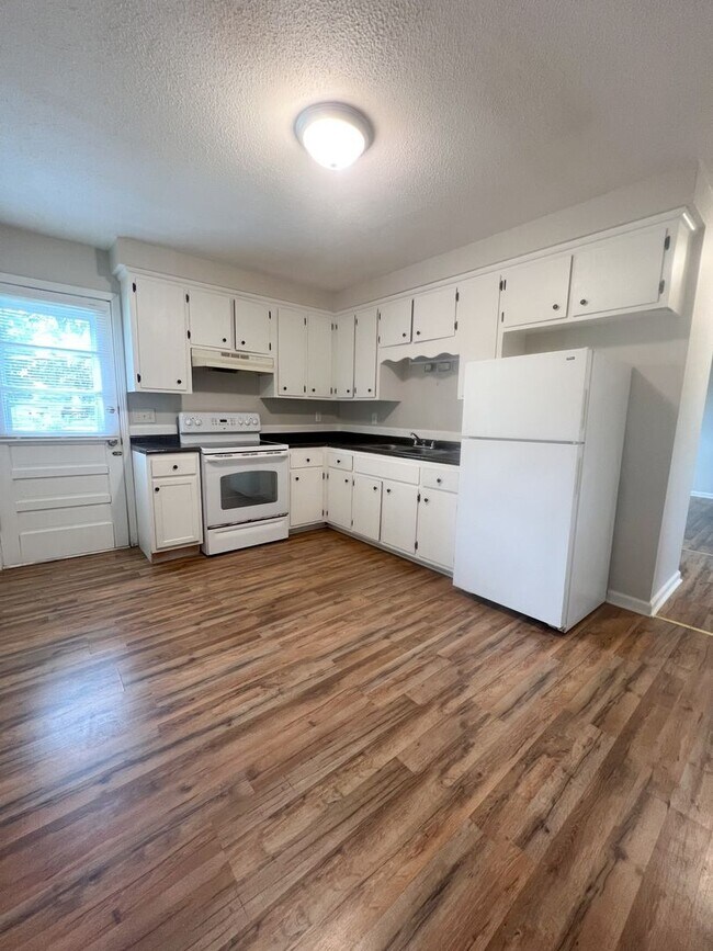 Building Photo - 107 Tandy Dr