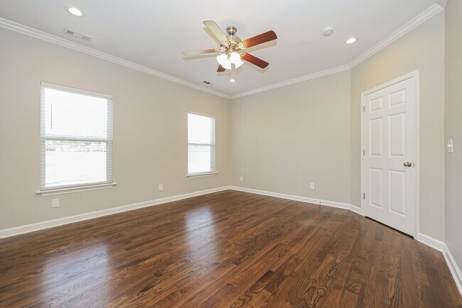 Building Photo - 111 Parrish St