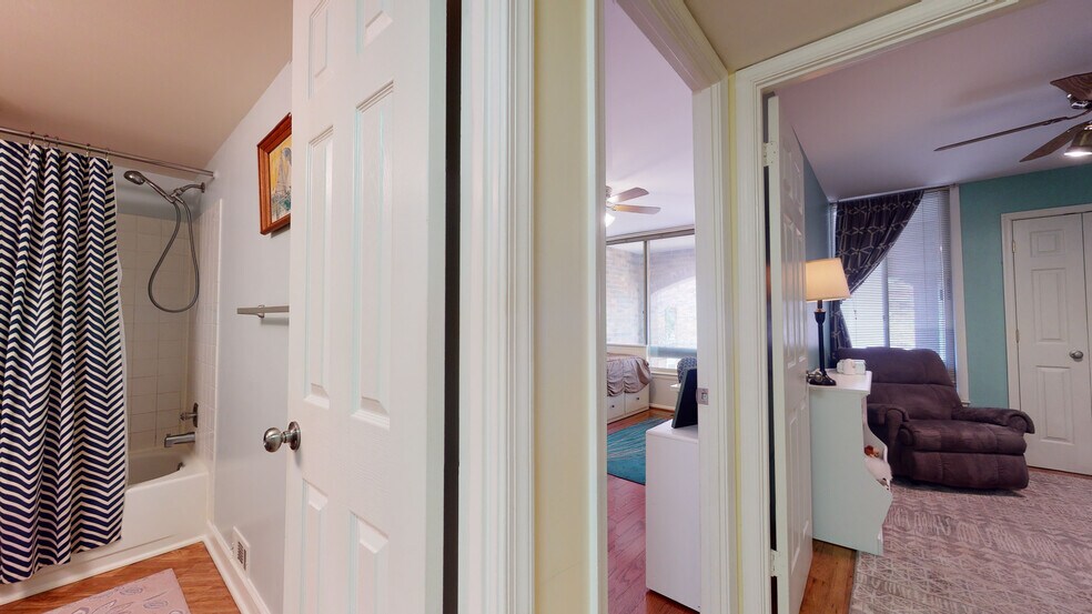 Building Photo - 1635 S Hayes St