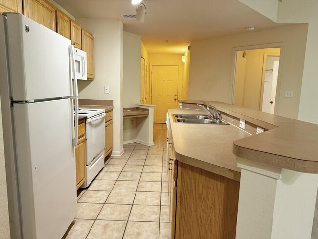 Building Photo - First floor, 3BR/2BA with garage Villa San...