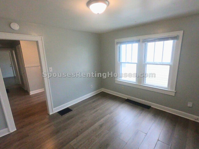 Building Photo - 925 N Grant Ave