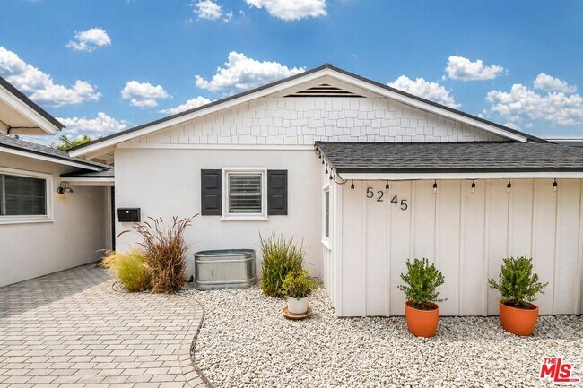 Building Photo - 5245 Ventura Canyon Ave