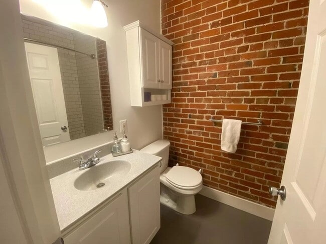 Building Photo - Beautiful 1-Bedroom Apartment in the Heart of Northern Liberties! Available mid-June!