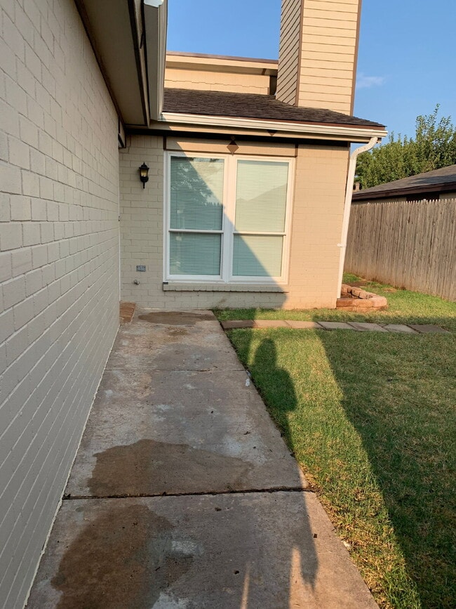 Building Photo - Cute duplex in NW Lubbock