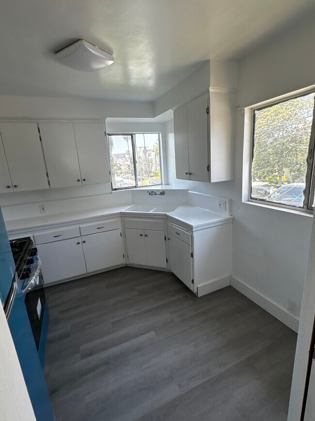 Building Photo - 1756 N Normandie Ave