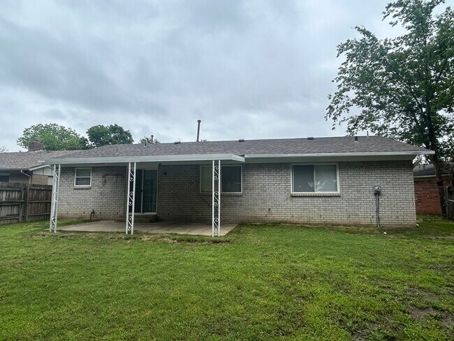 Building Photo - 3716 S 110th E Ave