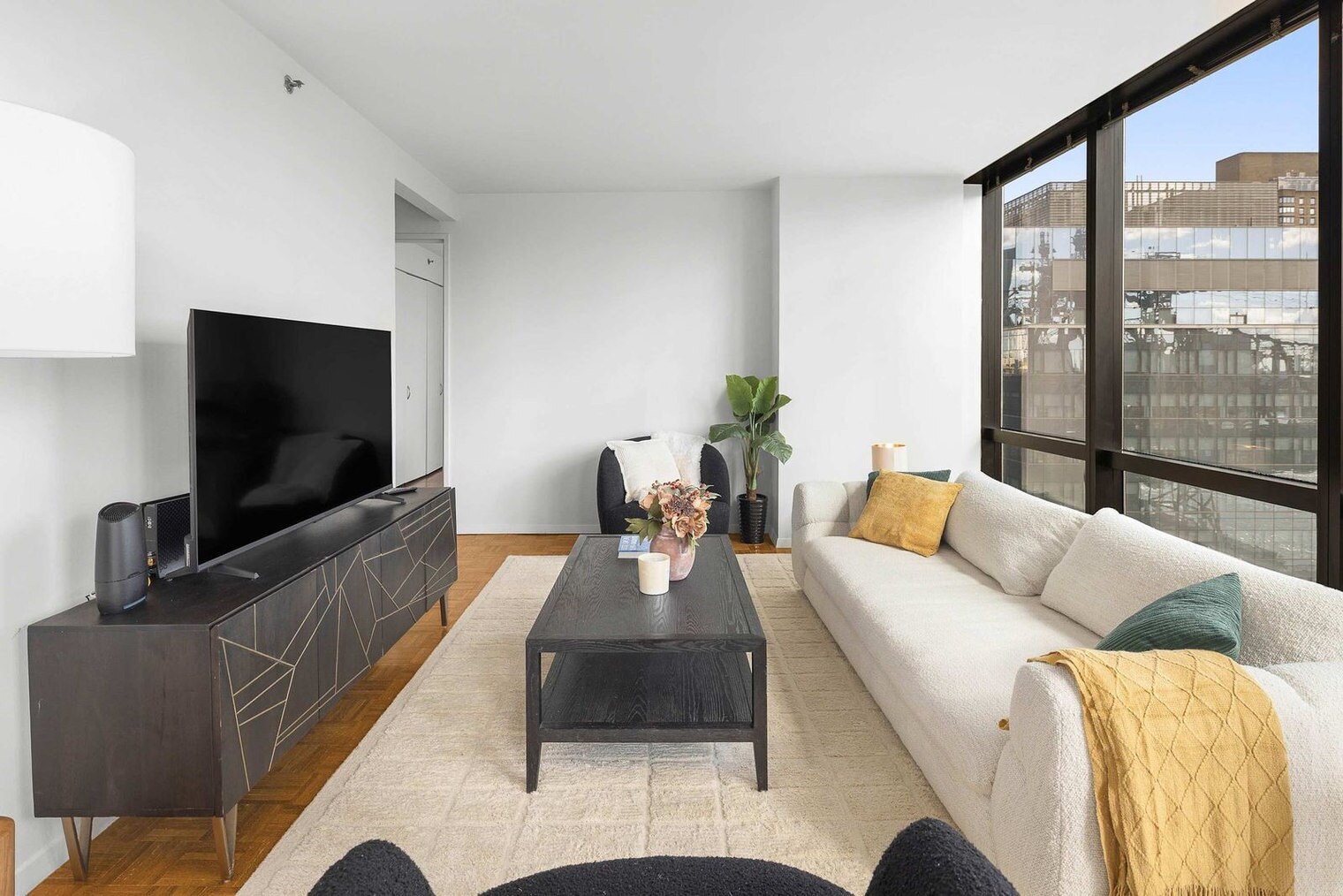 Building Photo - 420 E 61st St