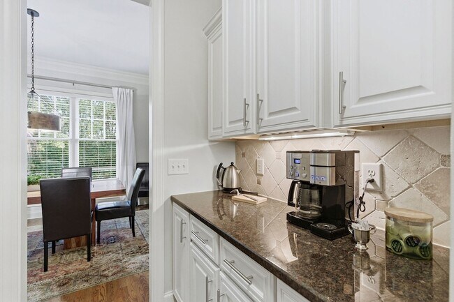 Building Photo - 1306 Jewell Ave