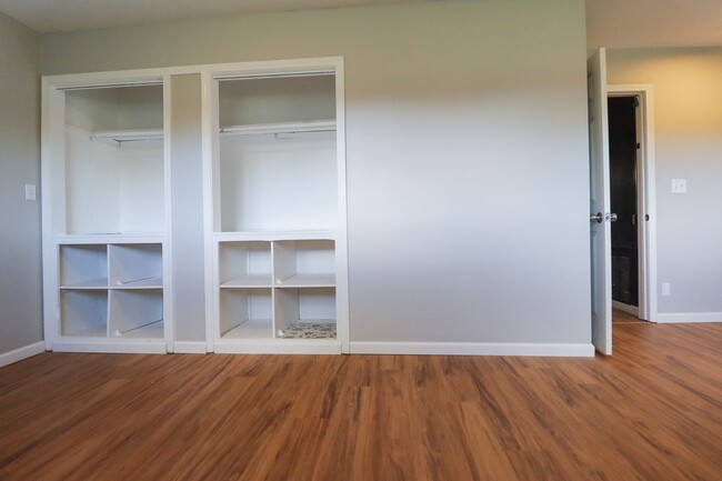 Building Photo - 4 Bedroom Home Available For Immediate Mov...