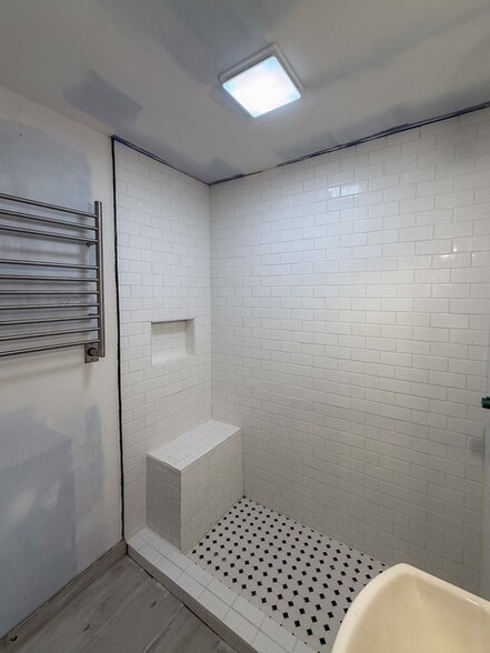 Inside of shower - 511 Spottswood St