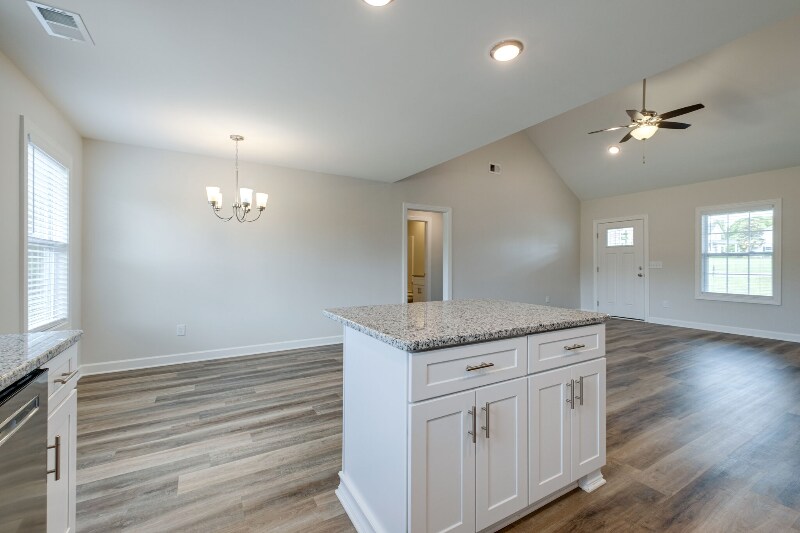 Building Photo - 644 S Tunnel Rd