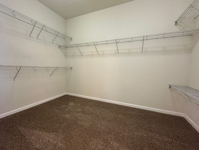 Building Photo - Gorgeous 3 Bed / 2.5 Bath Home in Desirable Rose Garden Community!