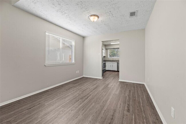 Building Photo - 7519 Wovenwood Ln