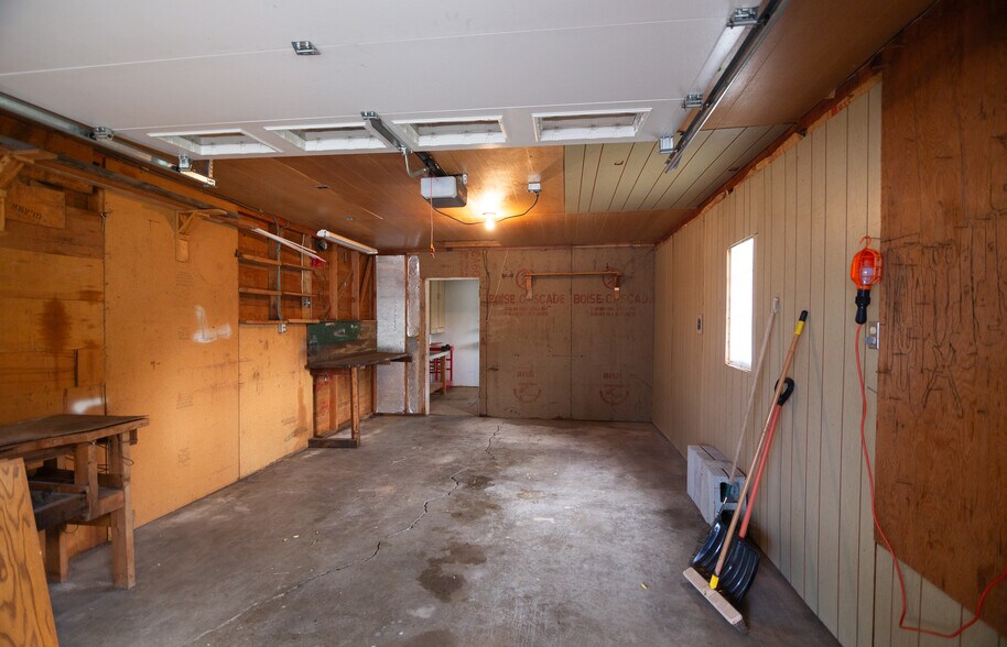 Building Photo - 1012 Avenue C