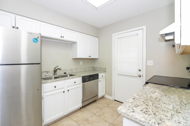 Building Photo - 6625 Santaolina Dr