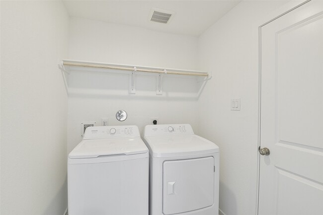 Building Photo - 16818 Great Highlands Dr