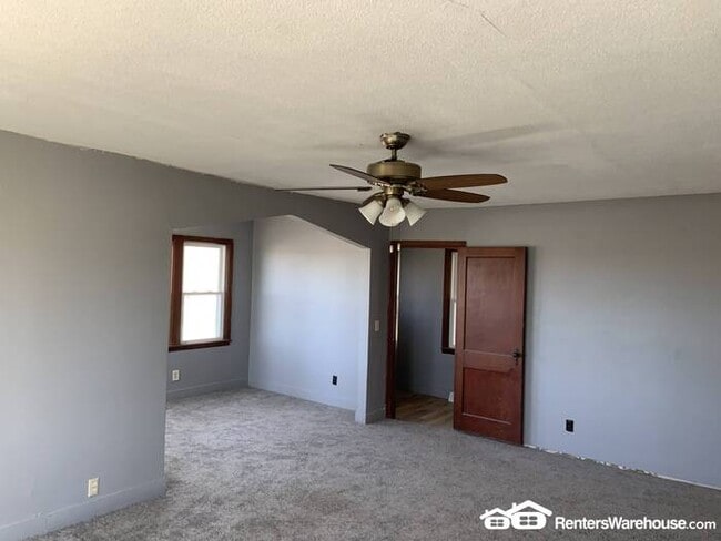 Building Photo - Beautifully Remodeled SFH in Plato Availab...