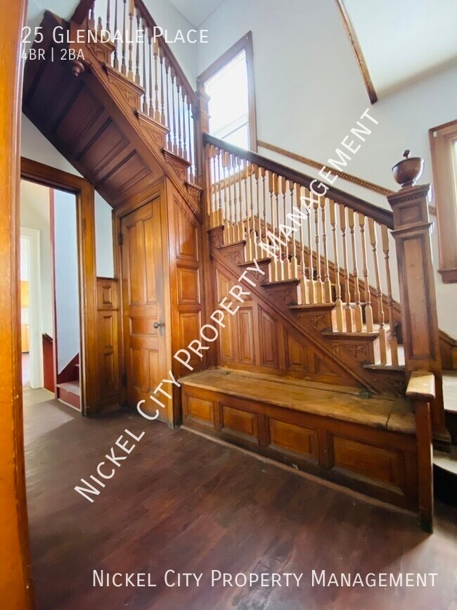 Building Photo - Beautiful 4 bedroom + Office Victorian Sty...