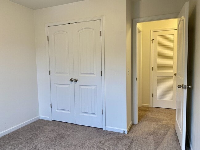 Building Photo - 1021 Livingstone Ln