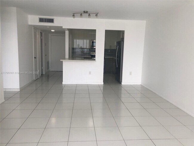 Building Photo - 18081 Biscayne Blvd