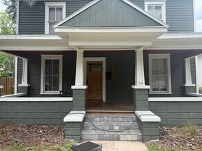 Building Photo - Beautifully Renovated 2-Bedroom Apartment in Duck Pond